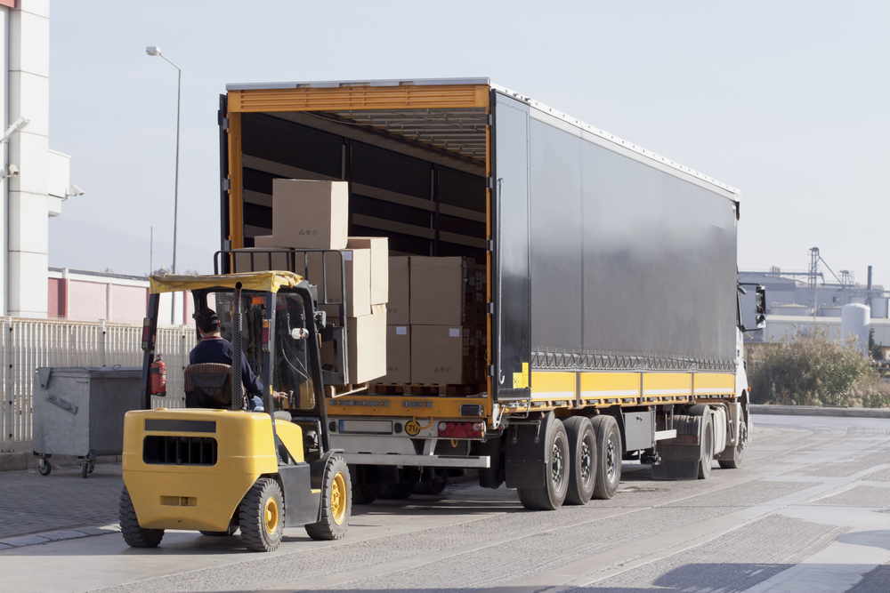 53' Dry Van being offloaded